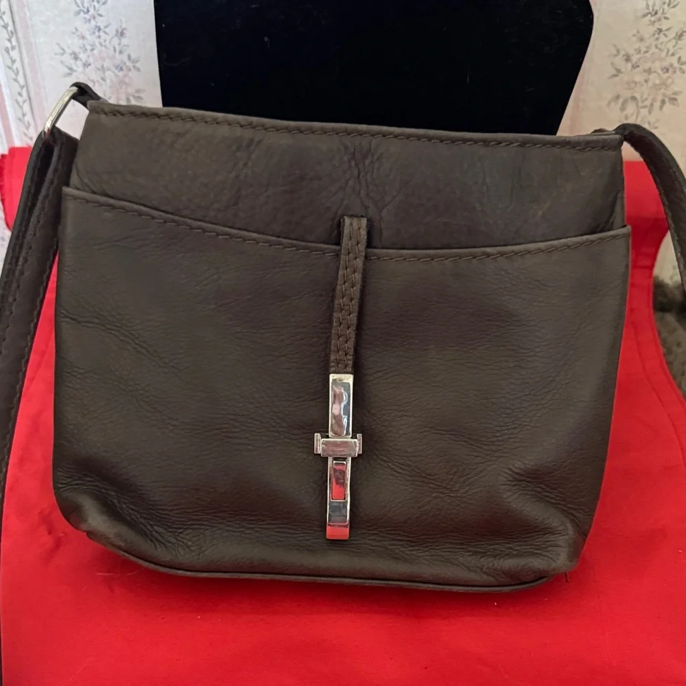 MADE IN ITALY Elegant Brown Leather Shoulder Bag 1 Tiny mark on back clean - Picture 1 of 12